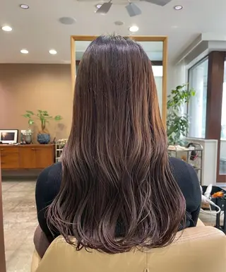 ロング カラー ✨️赤み消しカラー/ ミルクティーベージュのヘアスタイル