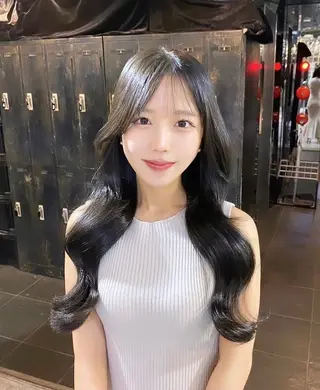 ロング リベルテ新宿所属・艶髪/髪質改善 モデル様募集中🍀のヘアスタイル