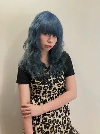 セミロング カラー Hanaka🐈‍⬛ 海外×ニュアンスのヘアスタイル