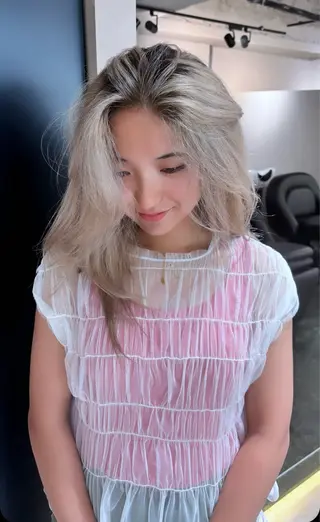 ミディアム karin💋海外 バタフライカットのヘアスタイル