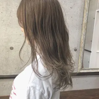 ロング カラー 江原 彩華のヘアスタイル