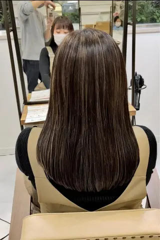 ロング メンズバレイヤージュ 斉藤春のヘアスタイル