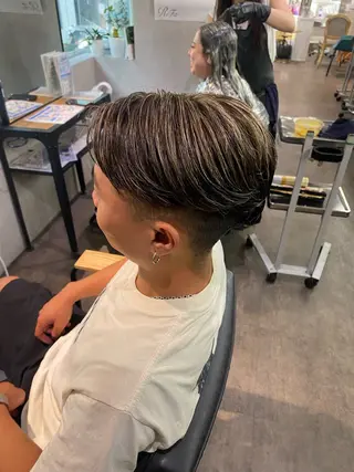 カラー メンズ 派手髪ハイトーン💛 ネイル💅まりなのヘアスタイル