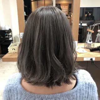 ミディアム 関 彩花のヘアスタイル