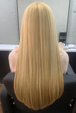 ロング Tee’s ケアブリ ーチ　ハイライトのヘアスタイル