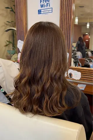 ロング カラー 西形 梨瑚のヘアスタイル