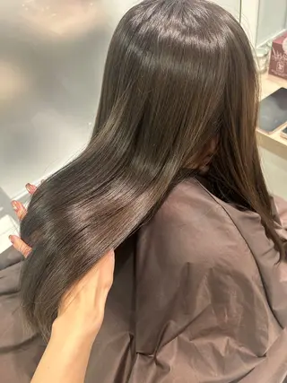 セミロング カラー オリーブ/アッシュ やわらか透明感カラーのヘアスタイル