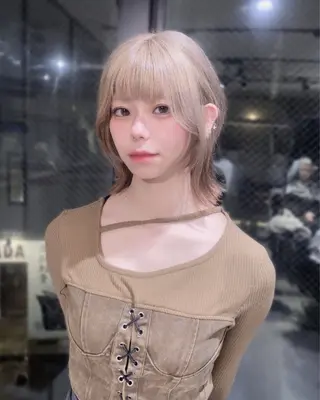 ミディアム Qin原宿店所属・葵 韓国オタク美容師 レイヤーカットのヘアスタイル