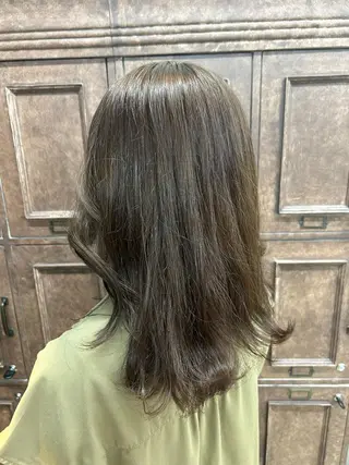 カラー オリーブ/ ナカミネアキナのヘアスタイル