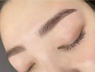 アイブロウ ORO　飯田 早稀のヘアスタイル