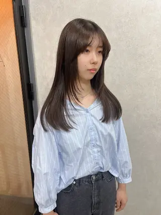 ミディアム カラー YUI ハイトーンカラーのヘアスタイル