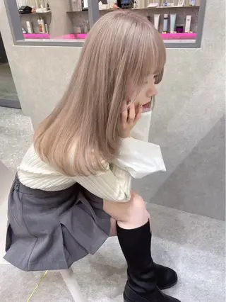 セミロング カラー Lond Le'a /ハイトーンカラーのヘアスタイル