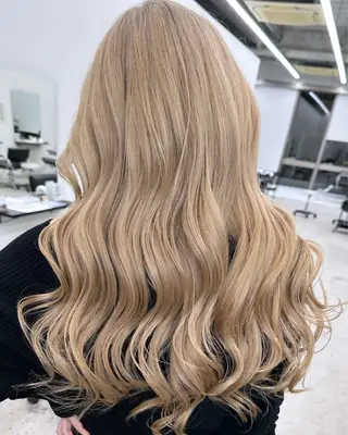 ロング カラー ヘアアレンジ GO TODAY シェアサロン 原宿本店所属・原宿ハイトーンカラー 🌼みるい🌼のヘアスタイル