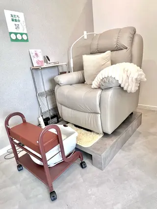 ネイル 𝐑𝐞𝐯𝐢𝐨 ___堺市西区のマツエク・マツパデザイン