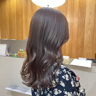 セミロング 岡本 彩香のヘアスタイル