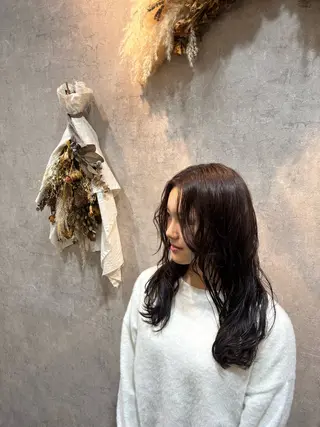 ロング パーマ 下山 萌華のヘアスタイル