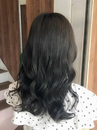 ロング カラー 関 彩花のヘアスタイル