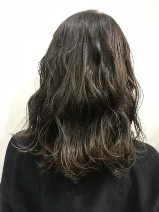 ミディアム カラー ヘアアレンジ 暗髪カラー🫐パーマ おくだりんかのヘアスタイル