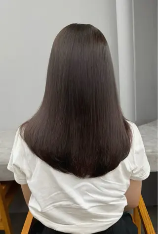 カラー maina/透明感 ベージュ/ブラウンのヘアスタイル