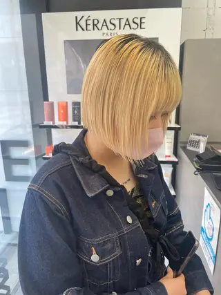 ショート カラー ヘアアレンジ 青髪特化🩵ブリーチ ハッシュカットのヘアスタイル