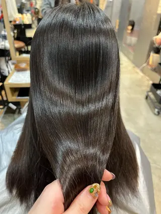 セミロング Inity所属・Inity 新谷茉璃のヘアスタイル