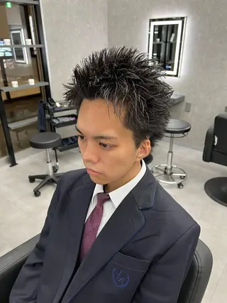 ショート メンズ スパイキーの鬼 ヒロムのヘアスタイル