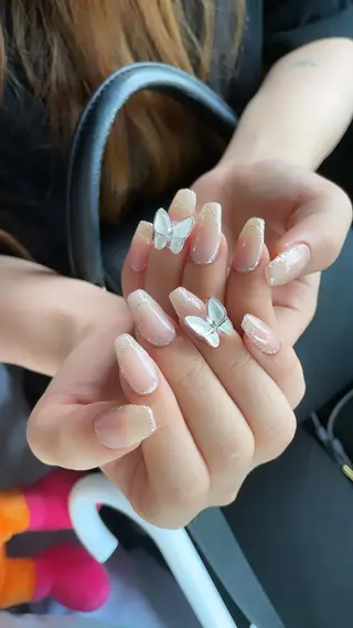 ミディアム 知花 梨花のネイルデザイン