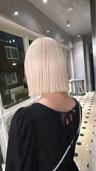 カラー ニシオカ タクヤのヘアスタイル