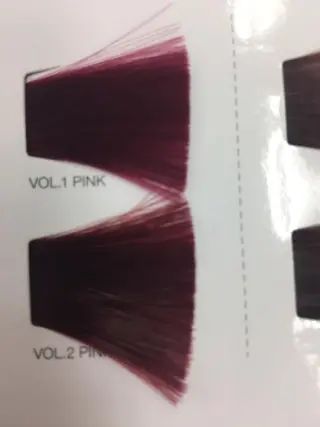 カラー 新島 美恵子のヘアスタイル