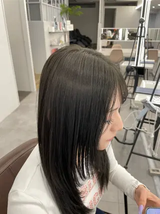 カラー カラーモデル／ 縮毛矯正／平林柊二のヘアスタイル