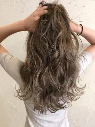 ロング カラー 韓国レイヤー外国人風 透明感カラー髪質改善のヘアスタイル