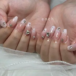ミディアム 𝐞𝐚𝐜𝐡 nanami🩰のネイルデザイン