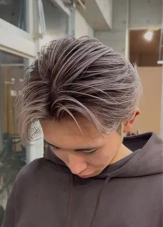 ミディアム 有人/バレイヤージュ /シャドールーツのヘアスタイル