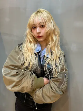 ロング L STUDIO所属・ハイトーン/ブリーチ 🧁soraのヘアスタイル