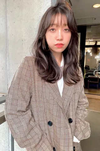 セミロング カラー 大人可愛いレイヤー 大田のヘアスタイル