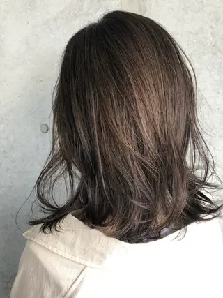 セミロング カラー ZOA classic hair所属・東 みのりのヘアスタイル