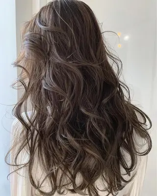 ロング カラー ヘアアレンジ 【公式】amble luxe池袋東口🩷のヘアスタイル