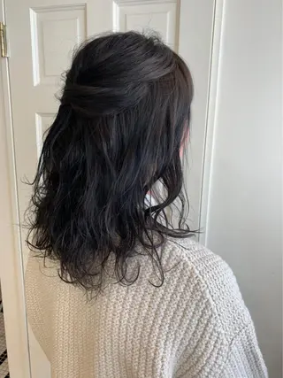 ミディアム カラー パーマ ヘアアレンジ MIOベージュカラー 柔らかいカラーのヘアスタイル