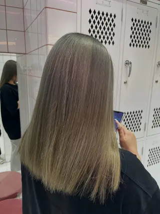 ロング カラー Ruriブリーチ 酸性ストレートのヘアスタイル