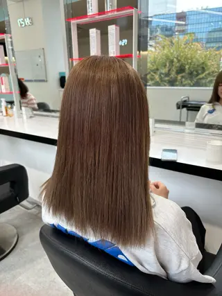 セミロング 艶髪ハイトーンカラー 渋谷🎀ririkaのヘアスタイル