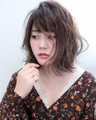 カラー ヘアアレンジ パーマ セミロング ブリーチ/ヘアケア/ 艶髪/イギチハルのヘアスタイル