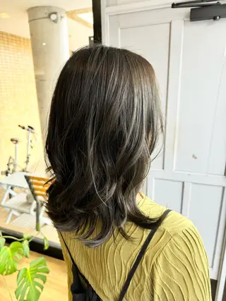 ロング カラー ツキダテ ユイのヘアスタイル