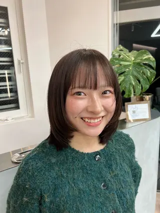 ミディアム カラー 小森聖奈 韓国風レイヤーカットのヘアスタイル