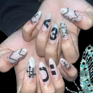 ネイル Mariris所属・ᗷᗩᑎSᗩ ᑎᗩIᒪ ՏᗩᒪOᑎのネイルデザイン