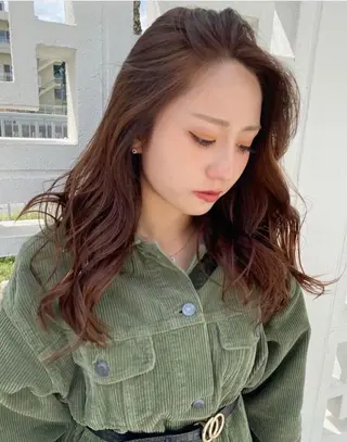 ロング カラー モモカ/ハイトーン /バレイヤージュのヘアスタイル