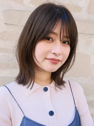 ミディアム あやめ【顔まわり/レ イヤー/柔らかカラ】のヘアスタイル