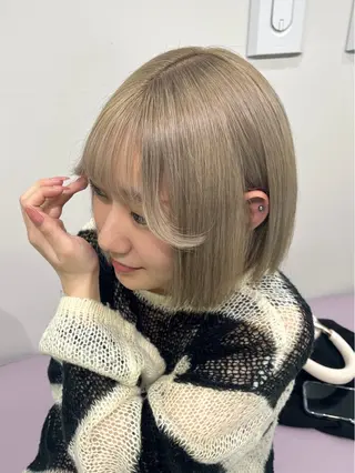 ミディアム Xena ria 衣織/ブリーチカラーのヘアスタイル