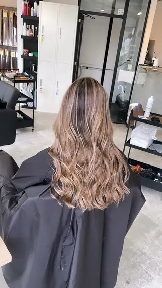 セミロング カラー 難波ブリーチカラー 伊藤洋輝のヘアスタイル