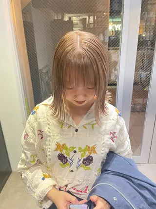 カラー ミルクティーベージュ ブリーチ🖤サヤカのヘアスタイル