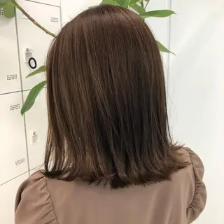 ミディアム カラー レイヤーカット 透明感カラーのヘアスタイル